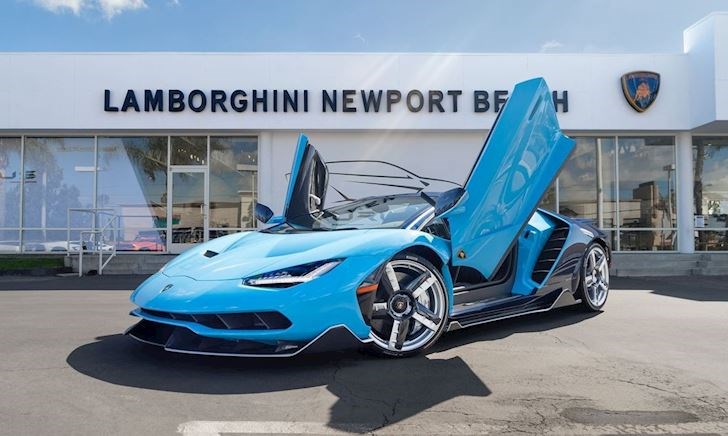 Siêu xe Lamborghini hàng độc màu xanh “em bé” giá 65 tỷ tìm chủ mới
