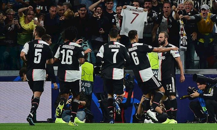 Ronaldo đá kém nhưng vẫn ghi bàn, Juventus thắng giòn giã ở C1