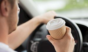 Lái xe phòng thủ - tại sao nên chuẩn bị cà phê trước mỗi chuyến đi?