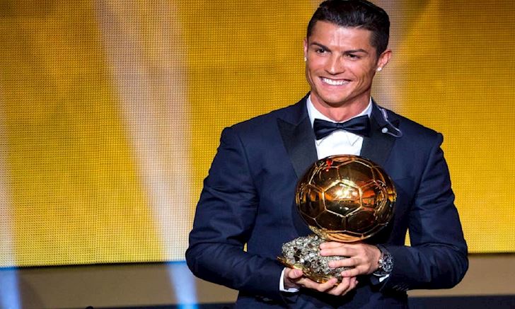 Bóng đá quốc tế ngày 25/10: Ronaldo xứng giành QBV, Siêu kinh điển gặp 'phốt'