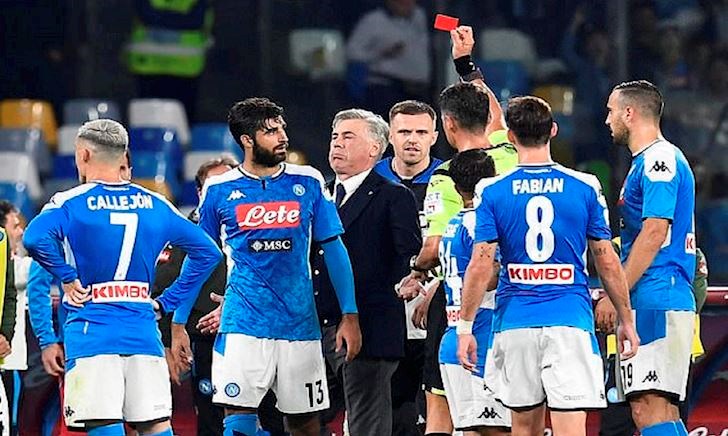 Thầy của Ronaldo bị trọng tài 'tấn công' ở Serie A