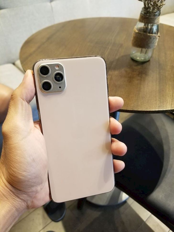 Chết cười với iPhone 11 Pro bị \