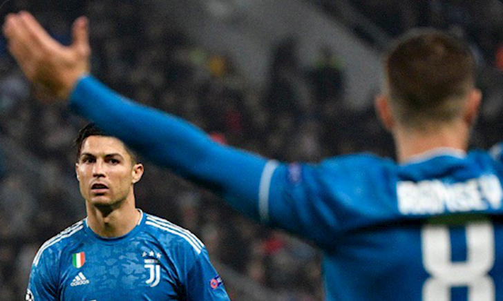 Juve lại thắng may trong ngày Ronaldo bị cướp bàn thắng
