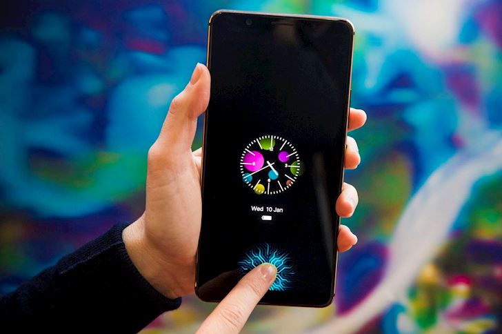 Cảm biến vân tay dưới màn hình Galaxy S10 khác biệt gì so với smartphone Trung Quốc?