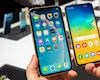 Samsung S10e 'chiến' iPhone XR: Liệu 'thiên hà' số 10e có địch nổi iPhone ‘Xém Rẻ’?