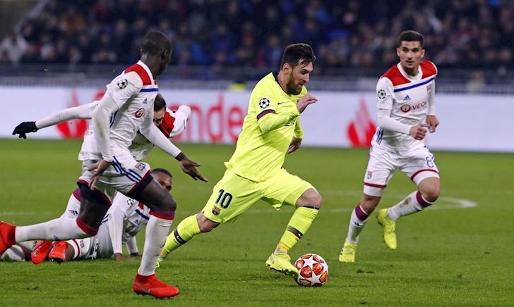 Barcelona - Lyon: Trả lời Ronaldo đi, Messi!