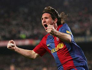 Messi - từ 'thằng nhóc một kèo' trong mắt Mourinho tới đấng toàn năng trên sân cỏ