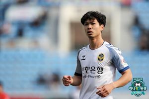Công Phượng lên tiếng than vãn về lối chơi của Incheon United