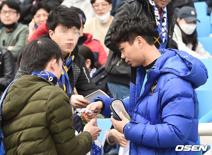 Không ra sân, Công Phượng vẫn giúp Incheon United lập kỷ lục khó tin 2