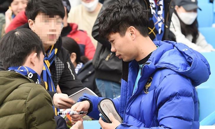 Không ra sân, Công Phượng vẫn giúp Incheon United lập kỷ lục khó tin