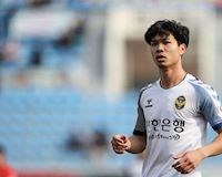 CLIP: Fan Incheon United chỉ chờ Công Phượng vào sân để 'gào thét' tên anh