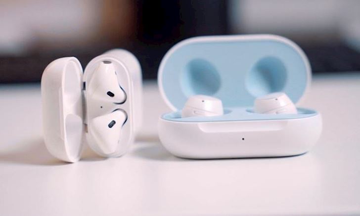 Tai nghe không dây Apple AirPods và Galaxy Buds cái nào 'ngon' hơn?