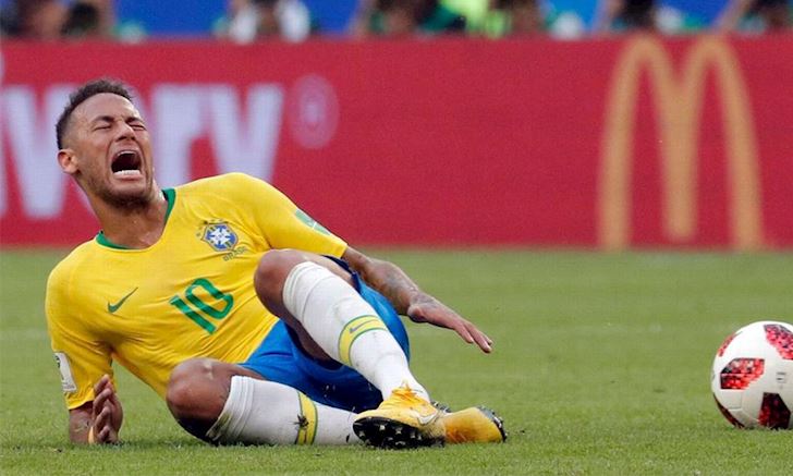Anti fan chế clip mừng 10 năm Neymar xỏ giày chuyên nghiệp