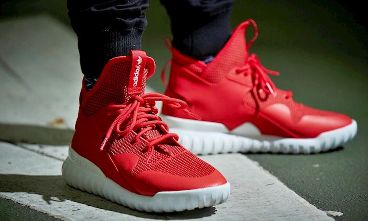 Những đôi sneaker đỏ 'quyền lực' định hình cá tính cho phái mạnh