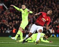 Smalling ‘chém’ Messi đổ máu, Man Utd vẫn phơi áo trước Barca vì VAR