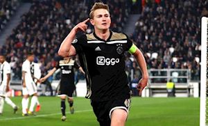 De Jong khuyên người hùng Ajax bỏ M.U, chọn Barca