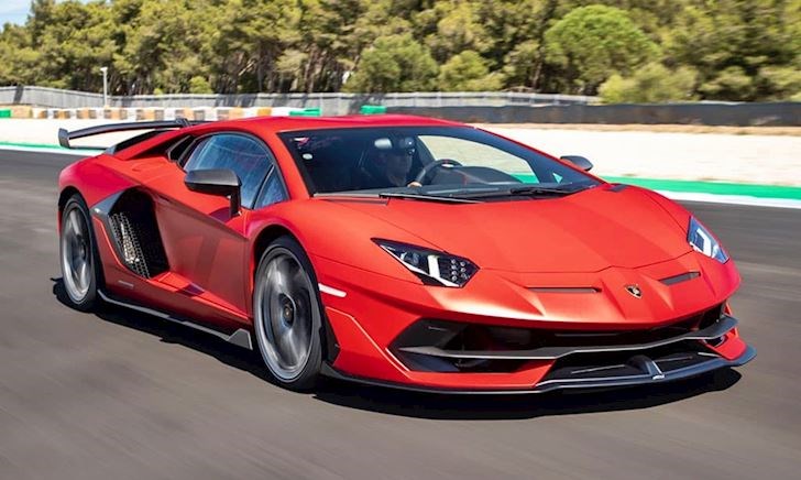 Siêu bò Lamborghini Aventador SVJ về tay đại gia với giá 35 tỷ đồng