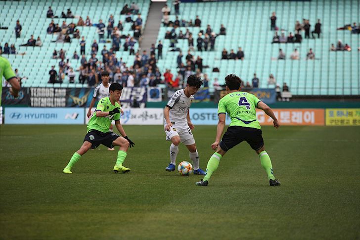 Incheon United rơi xuống cuối bảng: Bài học cho Công Phượng anh 2