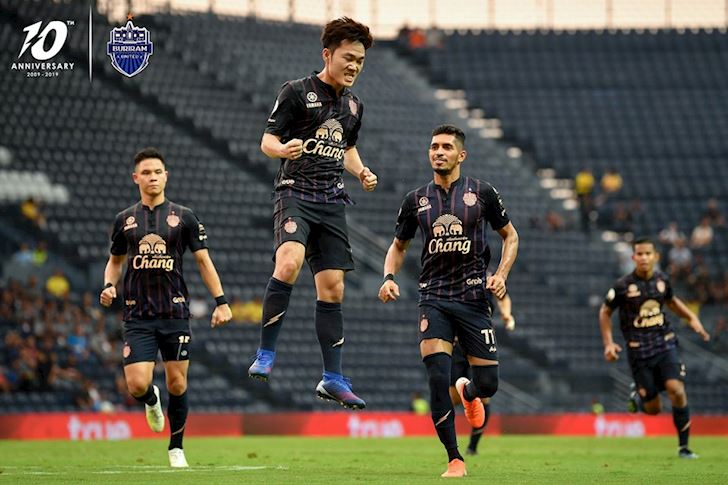 Xuân Trường ghi bàn giúp Buriram United bám sát ngôi đầu Thai League