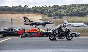 Kawasaki Ninja H2R hủy diệt máy bay phản lực, xe đua F1 trên đường đua drag