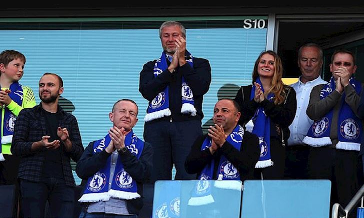 'Mat tich' suot 1 nam, Abramovich lo mat xem Chelsea da chung ket Europa League anh 2