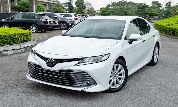 Bảng giá xe Toyota Camry tháng 10/2019 mới nhất