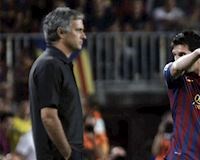 CLIP: Mourinho mách nước Liverpool cách khóa giò Messi