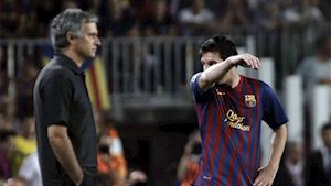 CLIP: Mourinho mách nước Liverpool cách khóa giò Messi
