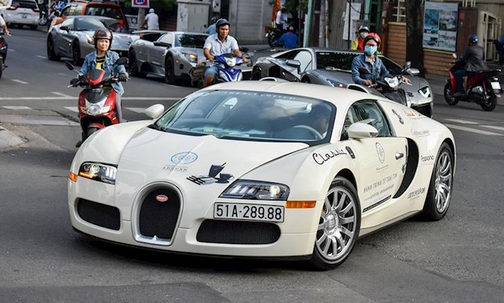 Một lần thay nhớt siêu xe Bugatti tiêu tốn tới 600 triệu đồng