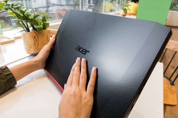 Mo hop nhanh laptop gaming Acer Nitro 5 3