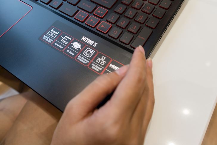 Mo hop nhanh laptop gaming Acer Nitro 5 9