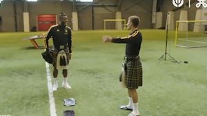 Video Clip: Sao tuyển Bỉ bị bắt tụt quần thổi kèn Scotland trước vòng loại Euro
