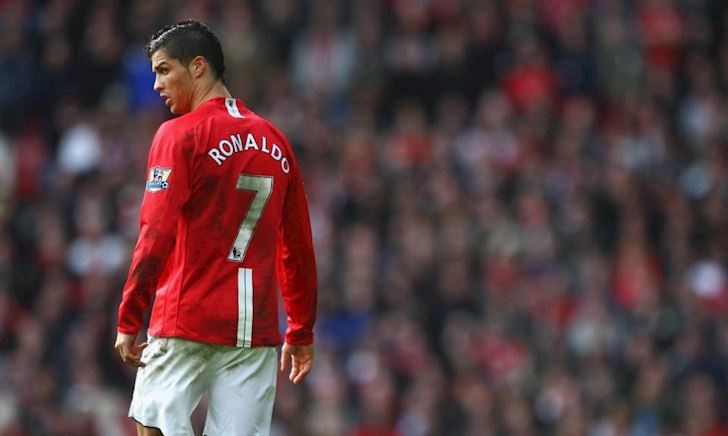 Ronaldo ra đi, áo số 7 đã "hại" MU thế nào?