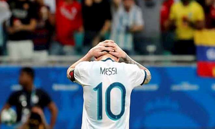 Messi gây thất vọng, Argentina thua bẽ bàng trận ra quân Copa America