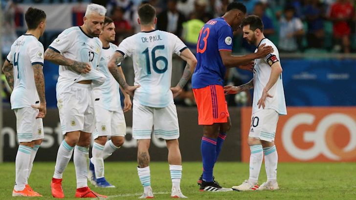 Messi và Ronaldo đá cặp cũng không cứu nổi Argentina