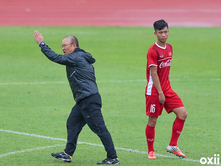 Bóng đá Việt Nam ngày 18/6: Phan Văn Đức nghỉ hết mùa, HLV Park thêm mối lo