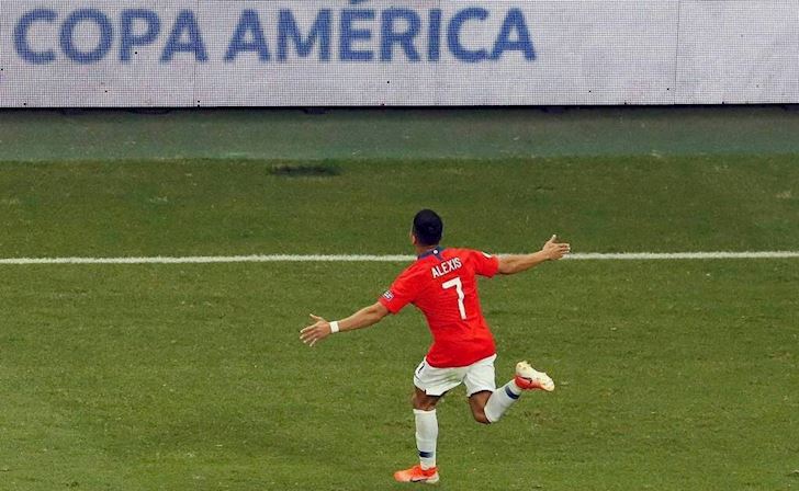 Sanchez đá như thần, Chile thẳng tiến sau trận cầu bạo lực ở Copa America 2019