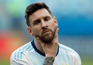 5 cột mốc 'siêu to khổng lồ' với Messi tuổi 32