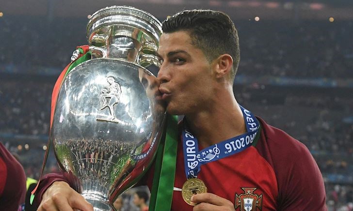Ronaldo tái xuất: Kẻ chinh phạt đi săn 'con mồi thứ 29'