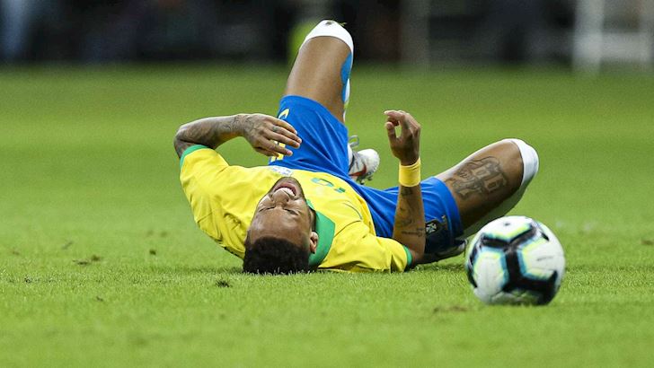 Neymar chấn thương nặng vì ham hố đá giao hữu với Qatar