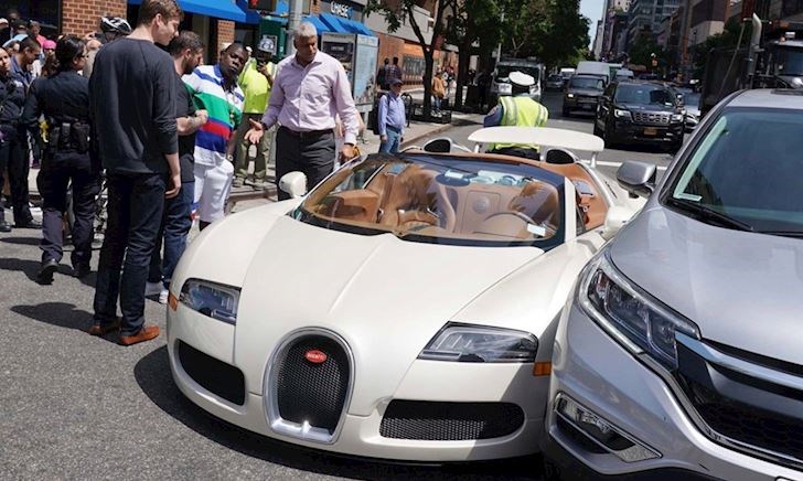 Siêu xe triệu đô Bugatti mới mua đã bị tai nạn