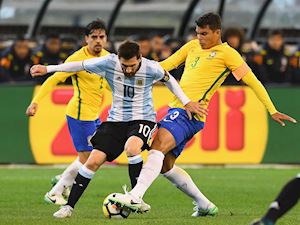 Kinh điển Brazil vs Argentina: Ở cửa dưới, Messi vẫn được kính nể