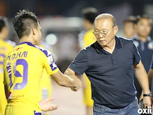 Chỉ bắt tay quân Hà Nội FC, thầy Park khiến người hâm mộ TP.HCM chạnh lòng