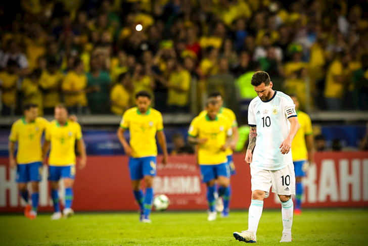Brazil 2-0 Argentina: Selecao hân hoan, Messi thêm một lần đau