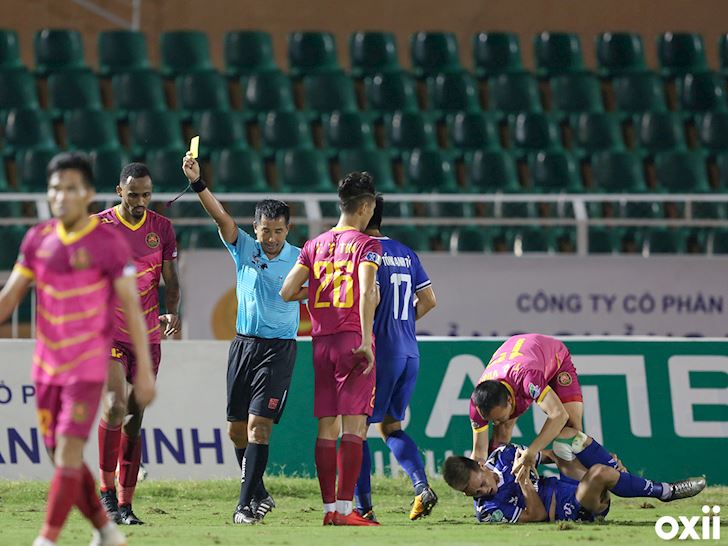 Bóng đá Việt Nam ngày 6/7: Cầu thủ 'bỏ bóng phang người' tại Cúp QG nhận án phạt