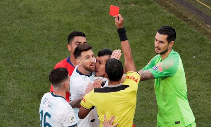 Messi dính thẻ đỏ, Argentina hạ gục Chile giành hạng 3 chung cuộc