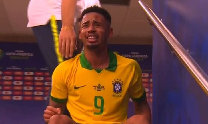 Brazil vô địch, Gabriel Jesus khóc như mưa trong đường hầm