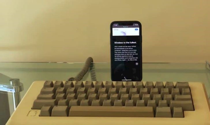 Thú vị YouTuber sử dụng bàn phím thời "tối cổ" kết nối với iPhone và hoạt động mượt mà