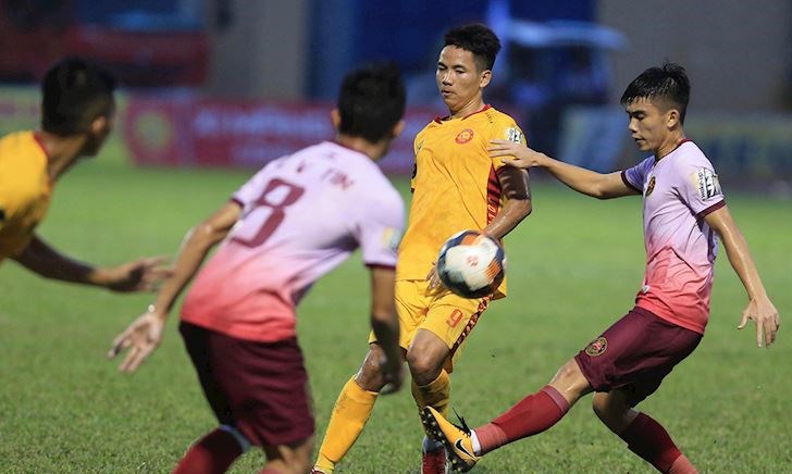 Video clip: Bầu Đệ bất lực nhìn Thanh Hóa thua đau trước Sài Gòn FC