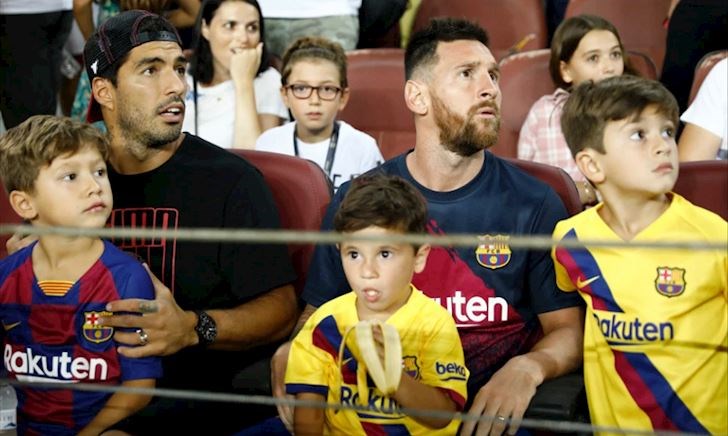 Video Clip: Con trai Messi ăn mừng nhầm đội khiến Suarez hoảng hồn